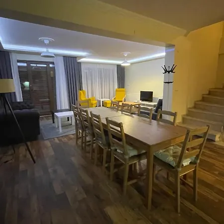 Sultan Villa, Merkez Mahallesi Dogu Sirti Caddesi Sultan Sitesi H-2 Villa Kadikoy (Yalova)