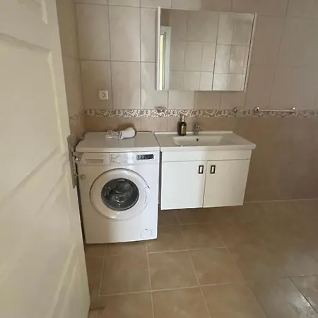 Sultan Villa, Merkez Mahallesi Dogu Sirti Caddesi Sultan Sitesi H-2 ヴィラ *