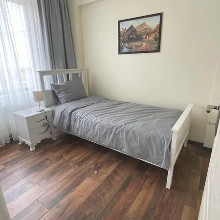 Sultan Villa, Merkez Mahallesi Dogu Sirti Caddesi Sultan Sitesi H-2 ヴィラ Kadıköy