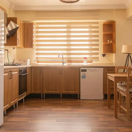 Sultan Villa, Merkez Mahallesi Dogu Sirti Caddesi Sultan Sitesi H-2 Kadıköy